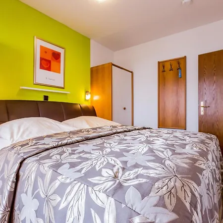 Residenz Meeresbrandung 11 Mit Verglastem Balkon Und Meerblick , Einbaukueche ,2 X Tv,schwimmbad, Sauna , Reservierter Stellplatz, Wlan ! * Cuxhaven