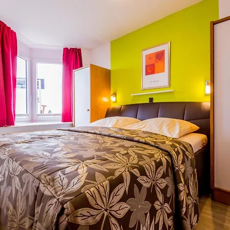 Residenz Meeresbrandung 11 Mit Verglastem Balkon Und Meerblick , Einbaukueche ,2 X Tv,schwimmbad, Sauna , Reservierter Stellplatz, Wlan !